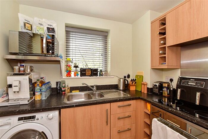 2 Bedroom Flat For Sale In Adams Drive, Willesborough, Ashford, Kent, TN24