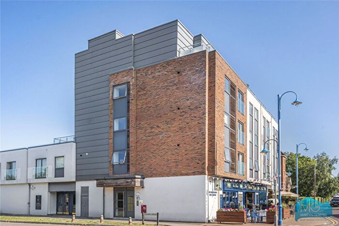 1 Bedroom Flat For Sale In Darkes Lane, Potters Bar, Hertfordshire, EN6