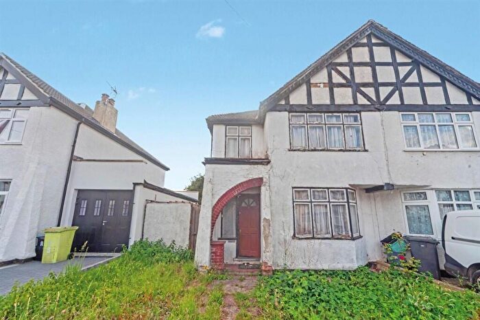 3 Bedroom End Of Terrace House For Sale In Ruskin Walk, Bromley, BR2