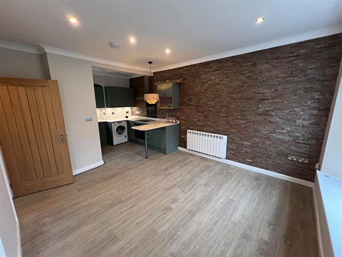 1 Bedroom Property To Rent In High Street, Tenby, SA70