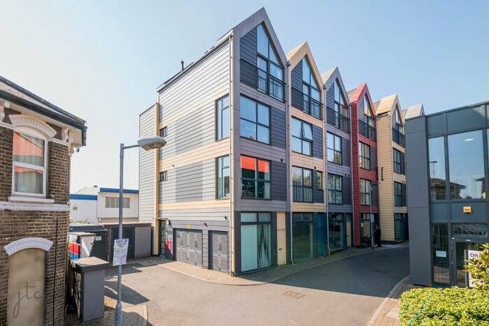 2 Bedroom Flat To Rent In Willow House, Dragonfly Place, Brockley, London, SE4