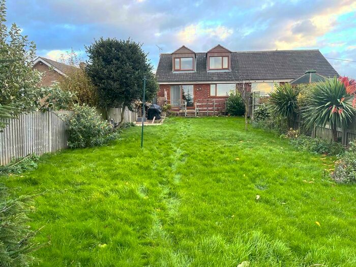 2 Bedroom Semi-Detached Bungalow For Sale In Stockwith Road, Walkerith, Gainsborough, DN21