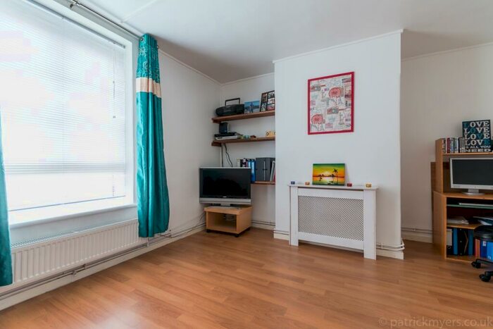 1 Bedroom Flat To Rent In Dog Kennel Hill Estate London, SE22