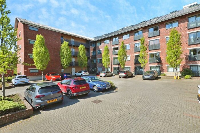 1 Bedroom Flat For Sale In Camlough Walk, Chesterfield, Derbyshire, S41