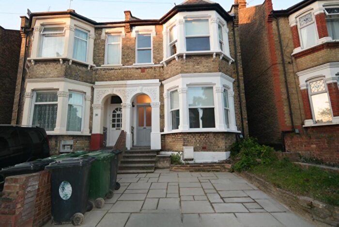 House Of Multiple Occupation To Rent In Poppleton Road, London, E11