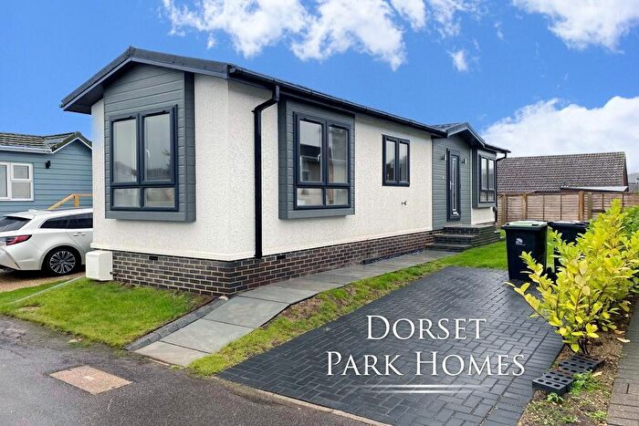 1 Bedroom Park Home For Sale In Gracelands Park, Lyndhurst Road, Christchurch, Dorset, BH23