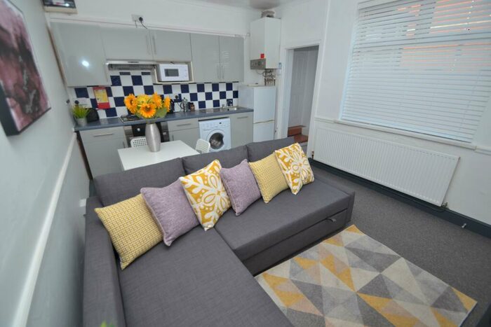 1 Bedroom Flat To Rent In Tewkesbury Street, Cathays, Cardiff, CF24