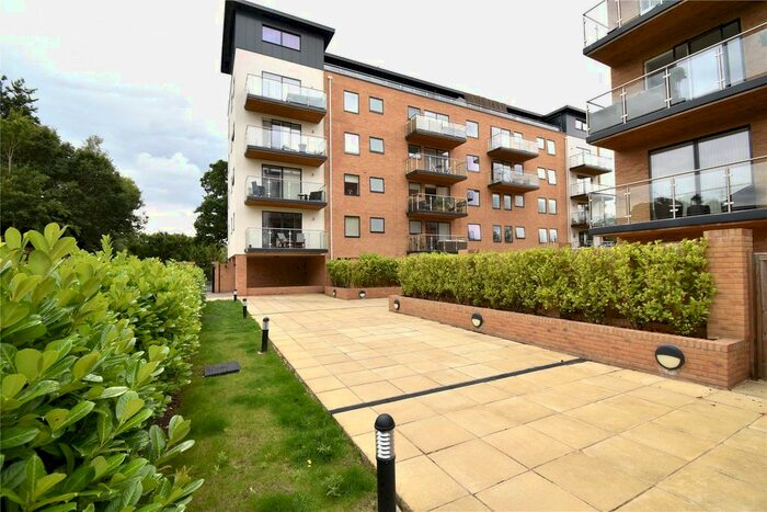 1 Bedroom Flat To Rent In Westbury Mansions, Old Bracknell Lane West, Bracknell, Berkshire, RG12