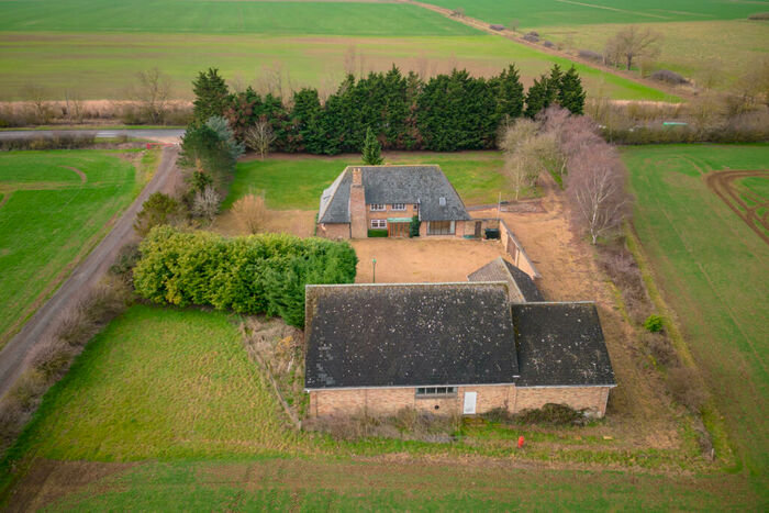 5 Bedroom Detached House For Sale In Sawtry Way, Wyton, PE28