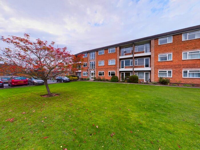 2 Bedroom Flat To Rent In Barrowfield Lane, Kenilworth, Warwickshire, CV8