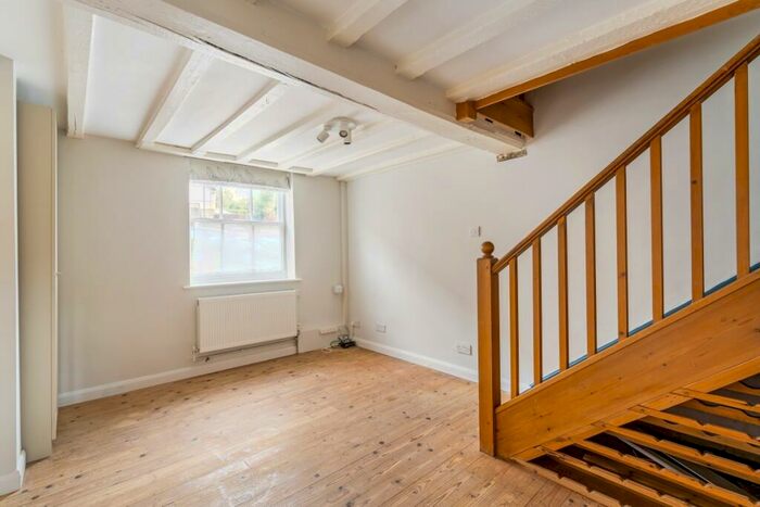 2 Bedroom Cottage To Rent In Swan Street Kingsclere, RG20