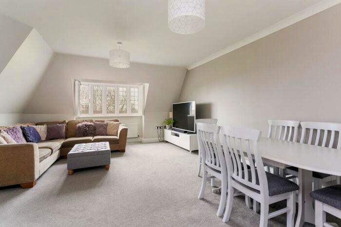 2 Bedroom Flat To Rent In Shoppenhangers Road Maidenhead, SL6