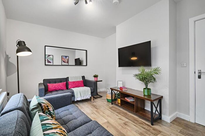 4 Bedroom House To Rent In Autumn Grove, Leeds, LS6