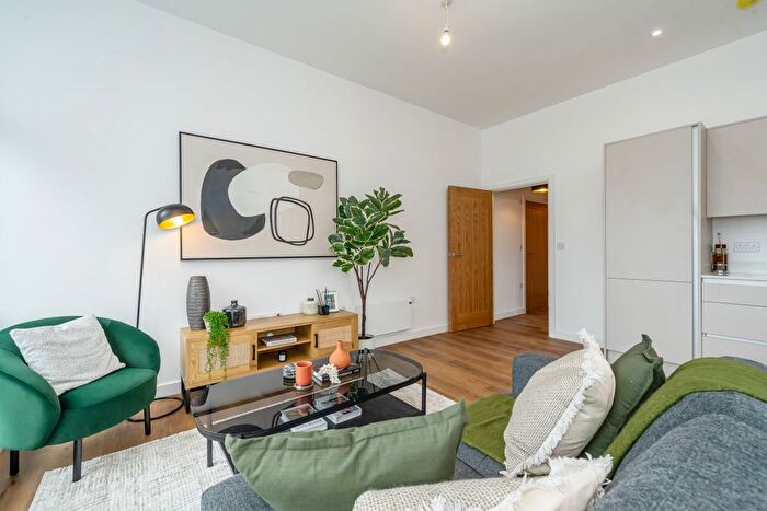 1 Bedroom Flat To Rent In The Causeway, Staines, TW18