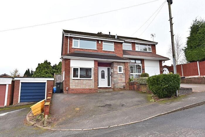 3 Bedroom Semi Detached House For Sale In Kingswinford, The Rise, DY6