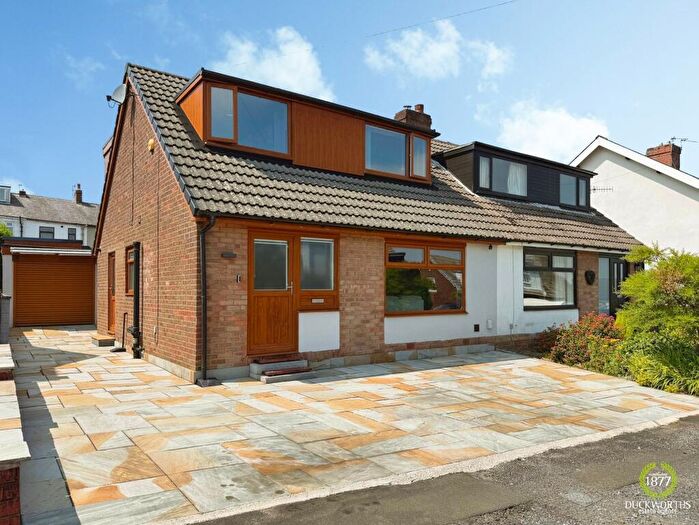 3 Bedroom Semi Detached House For Sale In Laburnum Close, Burnley, BB11