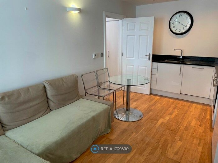 1 Bedroom Flat To Rent In Landor Road, Clapham North, SW9