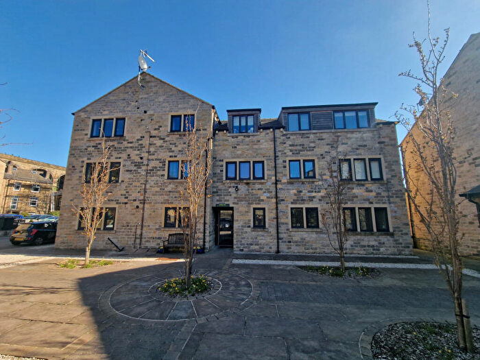 2 Bedroom Flat To Rent In Empire Way, Slaithwaite, HD7