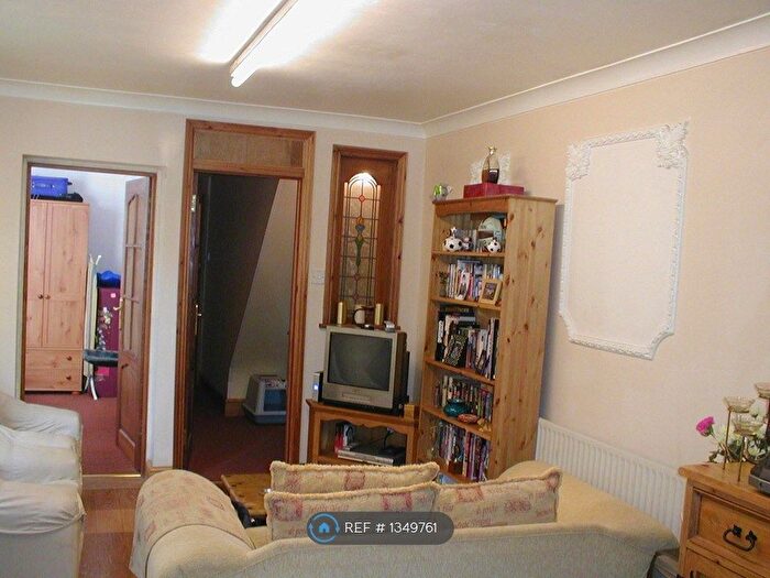 2 Bedroom Flat To Rent In Waghorn Road, London, E13