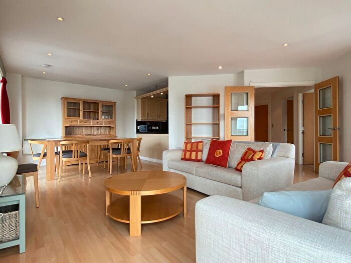 2 Bedroom Flat To Rent In Imperial Point, The Quays, Salford Quays, M50