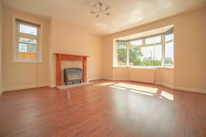 2 Bedroom End Of Terrace House To Rent In Sunnybank Road, Horsforth, LS18