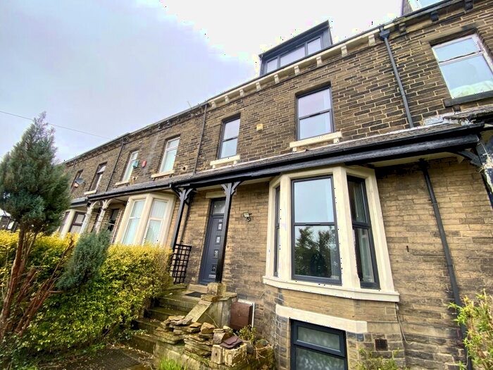 5 Bedroom House To Rent In Hazelhurst Brow, Bradford, BD9