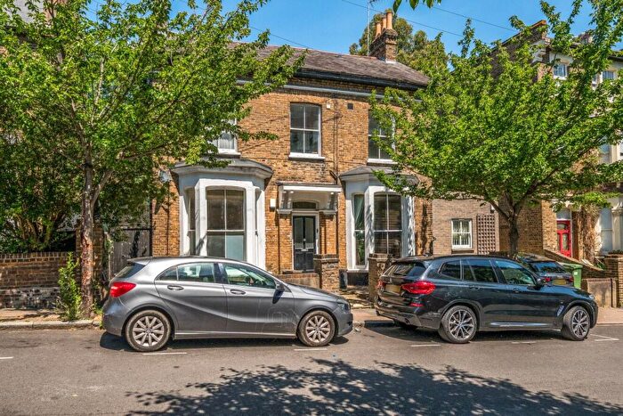 1 Bedroom Flat For Sale In Bickerton Road, London, N19