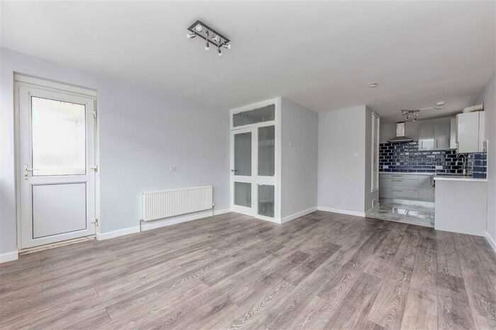 2 Bedroom Flat To Rent In Harlequin Road, Teddington, TW11