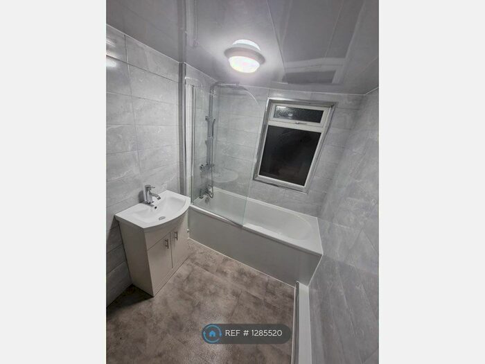 2 Bedroom Flat To Rent In Dean Road, South Shields NE33