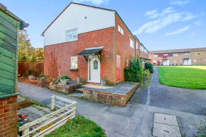 4 Bedroom Semi-Detached House To Rent In Griffon Close, Eaglestone, Milton Keynes MK6