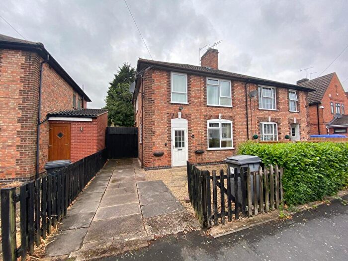 3 Bedroom Semi-Detached House For Sale In Peverel Road, Leicester, LE3