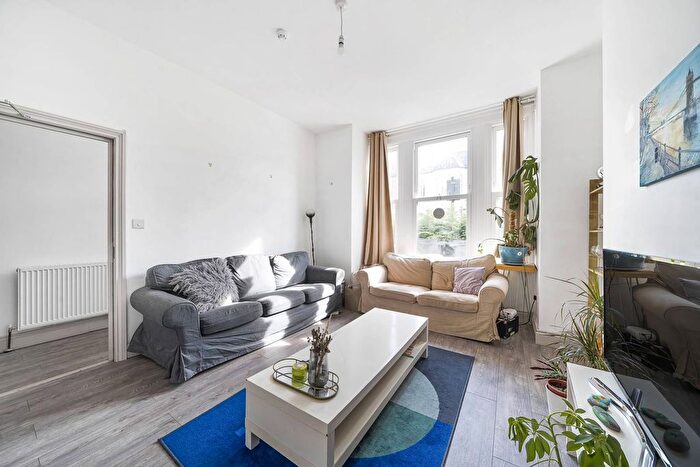 6 Bedroom Terraced House To Rent In Berners Road, Wood Green, London, N22