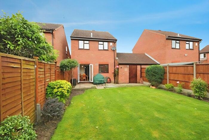 3 Bedroom Link Detached House To Rent In Cross Gates Close, Martins Heron, Bracknell, RG12