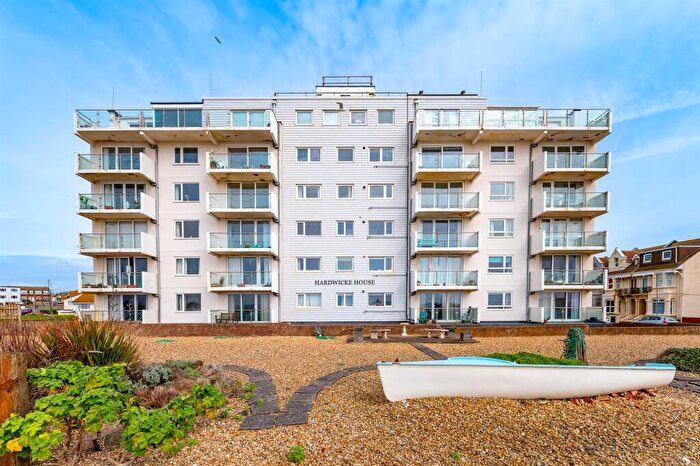 2 Bedroom Flat For Sale In Esplanade, Seaford, BN25
