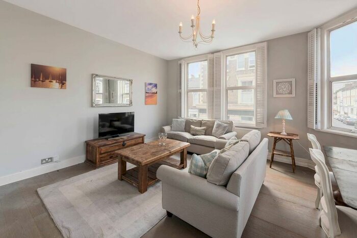 3 Bedroom Maisonette To Rent In Sudbourne Road, Brixton, London, SW2