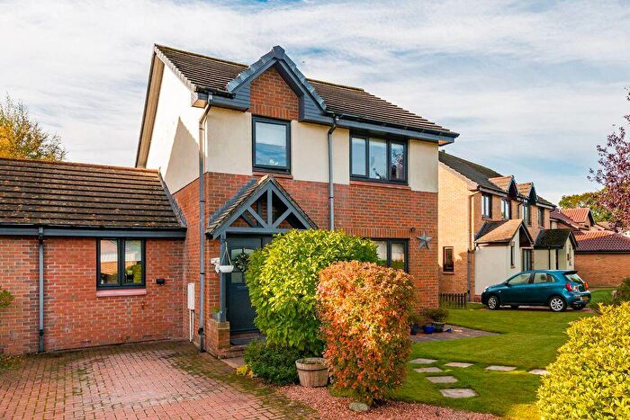 3 Bedroom Link Detached House For Sale In Glen Crescent, Peebles, EH45
