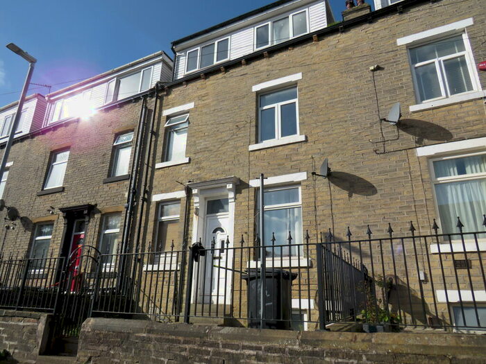 3 Bedroom House To Rent In Holly Grove, Halifax, HX1