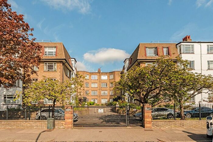 2 Bedroom Flat To Rent In Woodside, Wimbledon, SW19