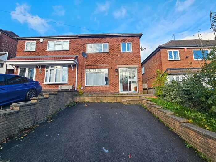 3 Bedroom House To Rent In Lechlade Road, Birmingham, B43