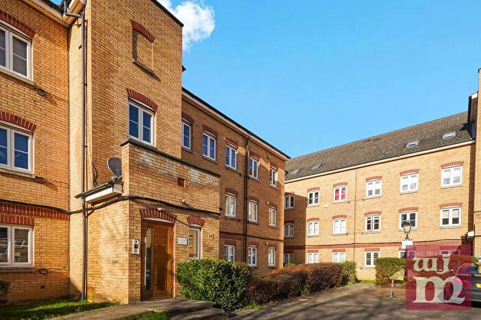 2 Bedroom Flat To Rent In Gidea Park, Romford, RM2