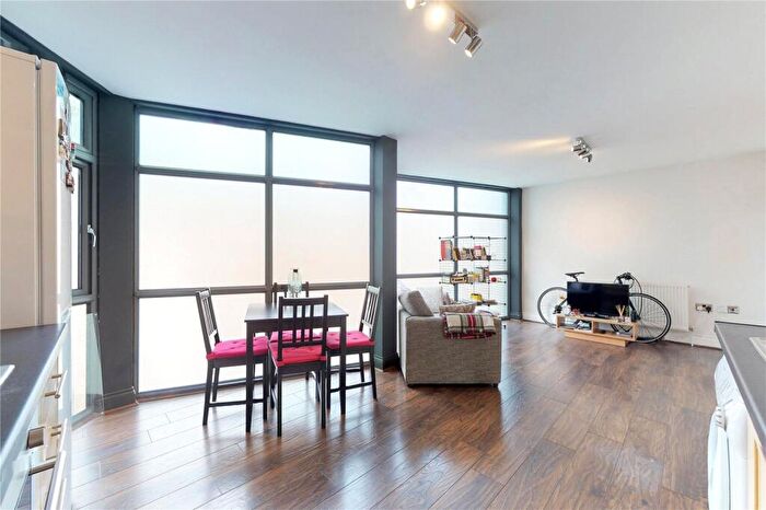 1 Bedroom Apartment To Rent In Gunthorpe Street, Aldgate, London, E1