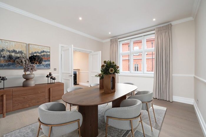 4 Bedroom Flat To Rent In Cadogan Gardens, London, SW3