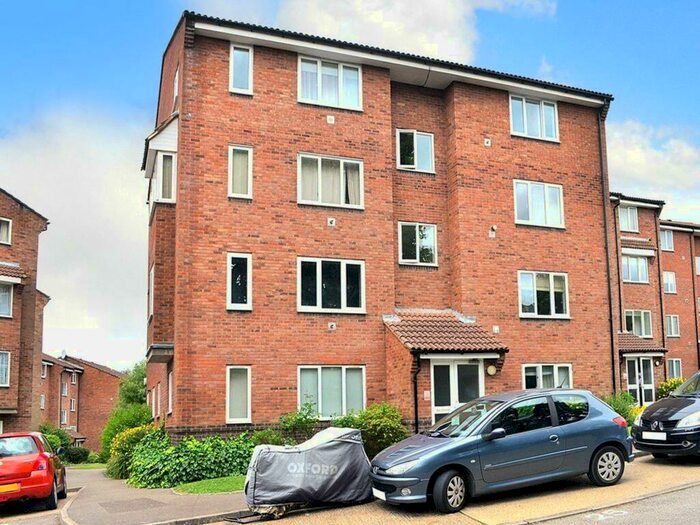 1 Bedroom Apartment To Rent In St. Leonards Park, East Grinstead, RH19