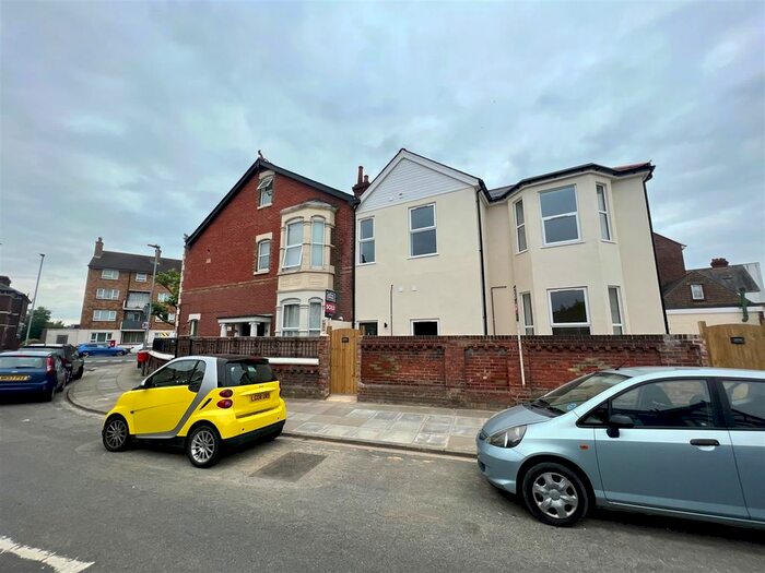 2 Bedroom Flat To Rent In London Road, Portsmouth, PO2