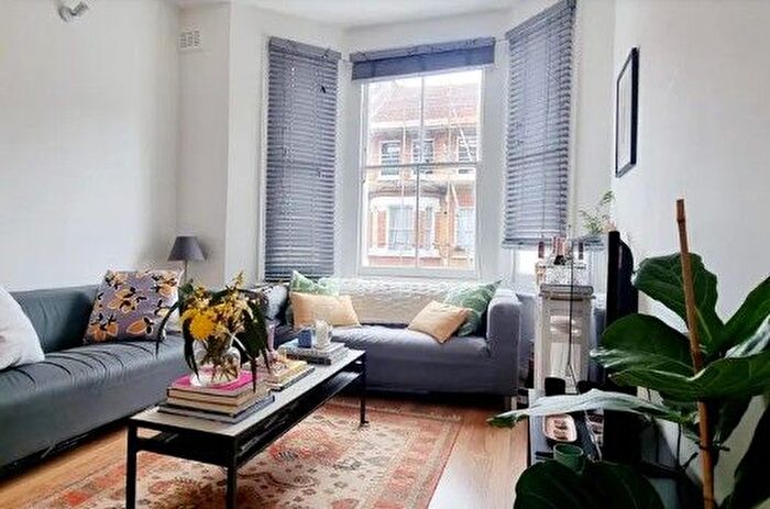 2 Bedroom Flat To Rent In Rita Road, Vauxhall, SW8