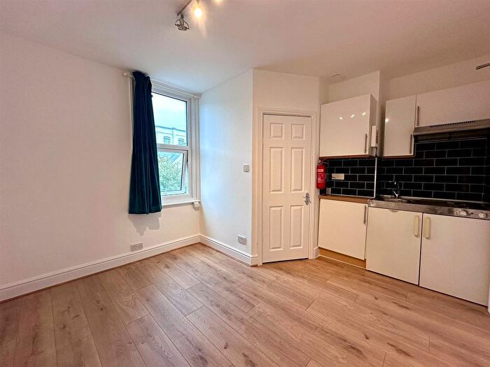 Studio To Rent In London Road, Southborough, Tunbridge Wells, TN4