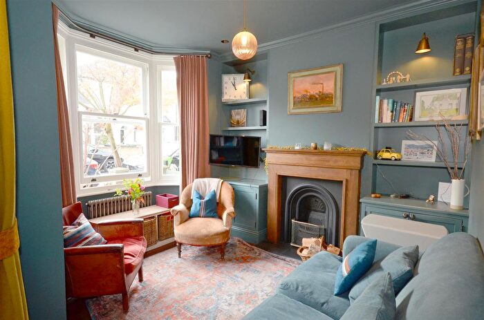 2 Bedroom End Of Terrace House To Rent In Fletton Road, London, N11