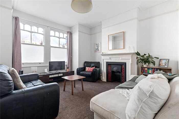 3 Bedroom Flat For Sale In Tooting Bec Road, London, SW17