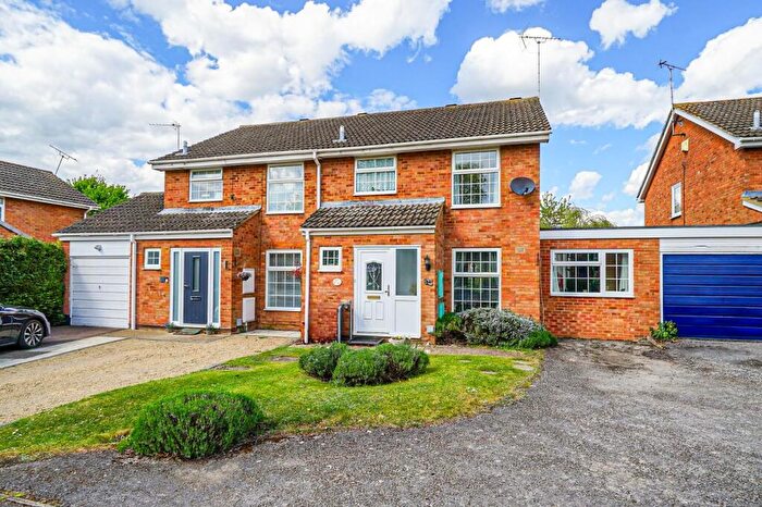 4 Bedroom Semi-Detached House For Sale In Jupiter Drive, Leighton Buzzard, LU7