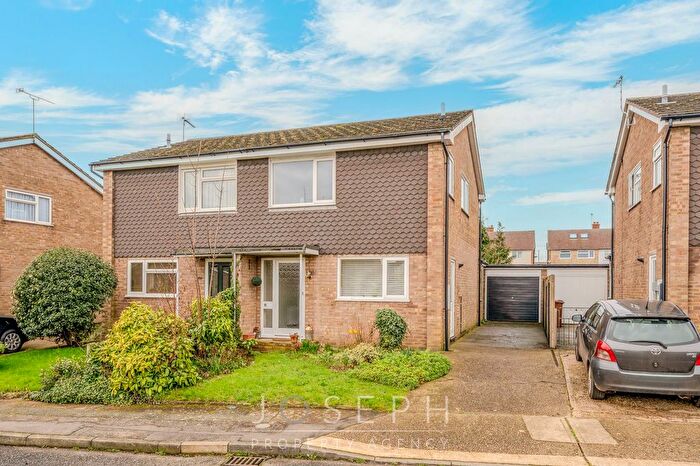 3 Bedroom Semi Detached House For Sale In Starfield Close, Ipswich, IP4